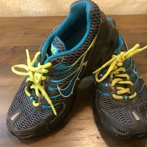 Women’s running shoes size 6